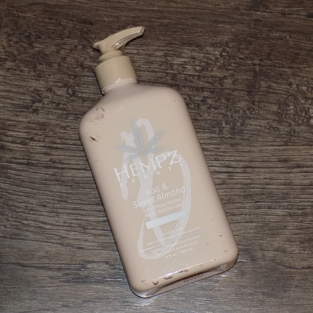 Hempz Body Moisturizer Unisex 17oz Tan Good Koa Sweet Almond Smoothing Herbal